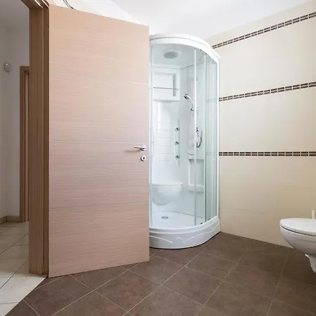 Casa Aurora 6-8 Posti Letto 리케일